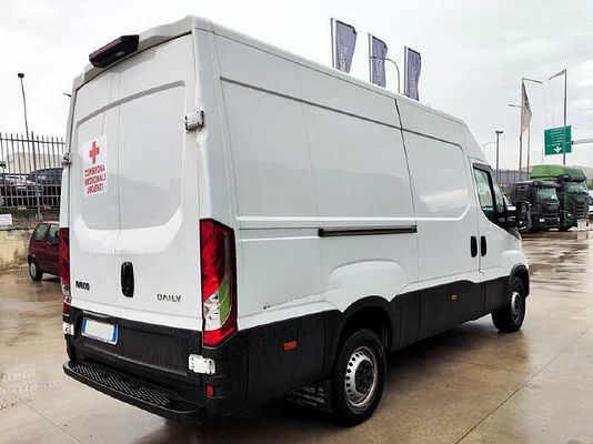 Vehicle image 3 / 11