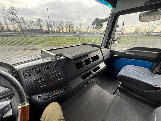 Vehicle image 4 / 6