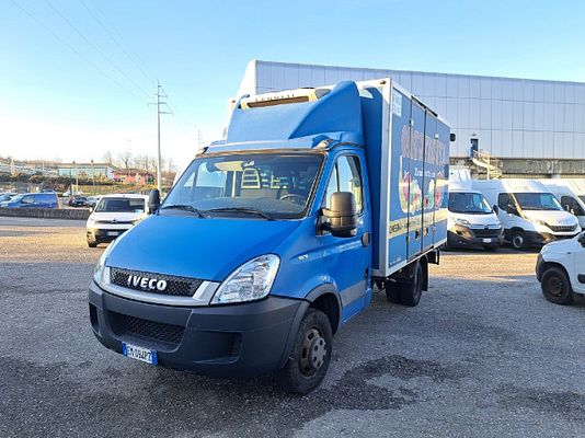 Vehicle image 1 / 16
