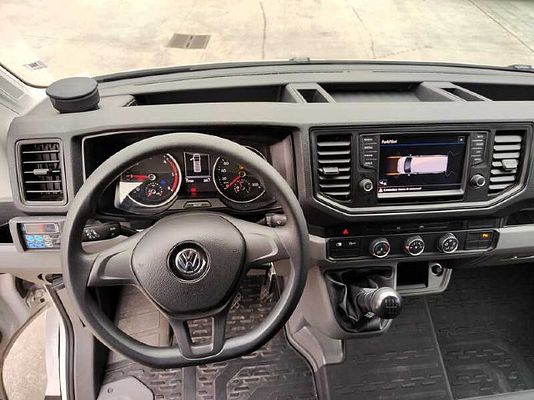 Vehicle image 8 / 15
