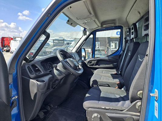 Vehicle image 14 / 22