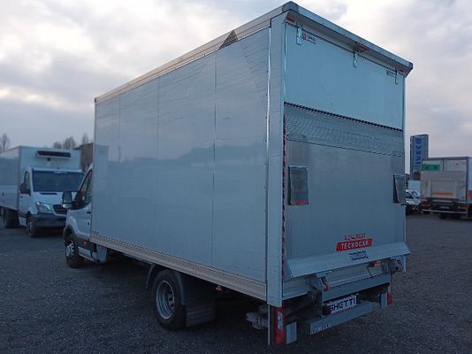 Vehicle image 3 / 5