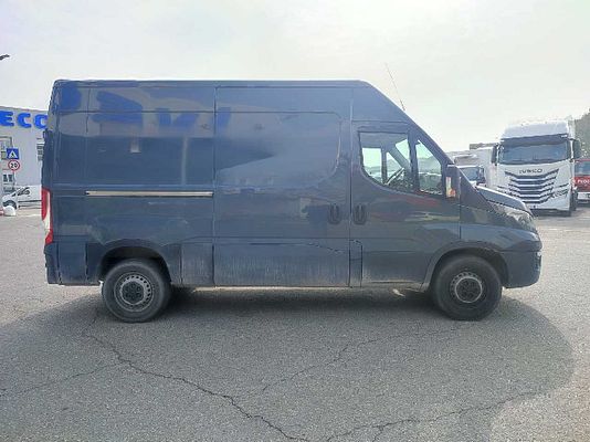 Vehicle image 4 / 10