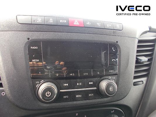 Vehicle image 9 / 13