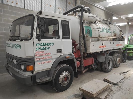 Vehicle image 2 / 12