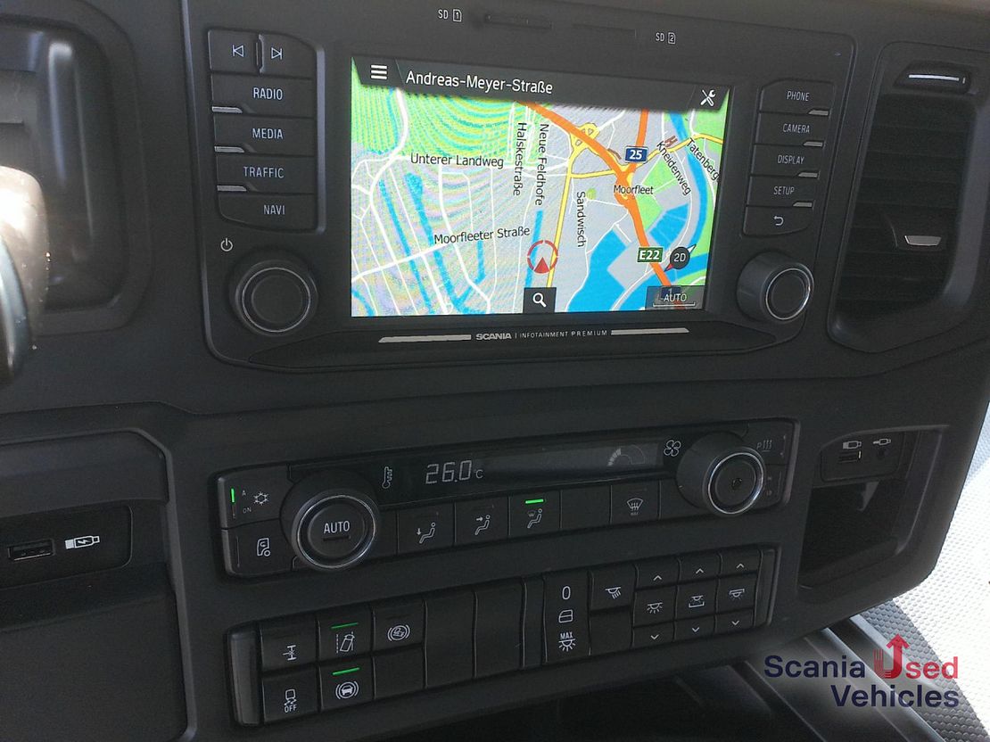 Vehicle image 10 / 20