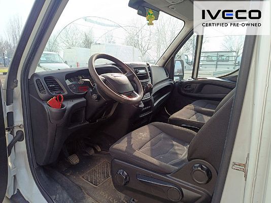 Vehicle image 4 / 10