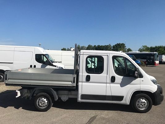Vehicle image 7 / 16
