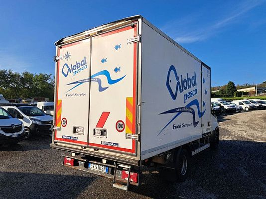 Vehicle image 9 / 18