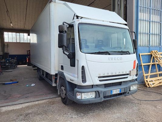 Vehicle image 1 / 5