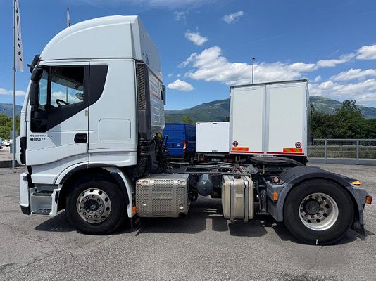 Vehicle image 5 / 15