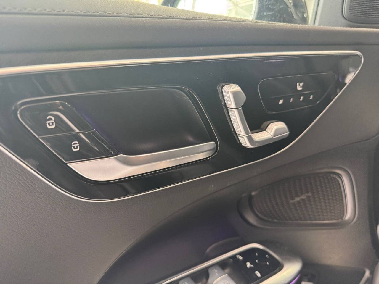 Photo du v&eacute;hicule 16 / 18