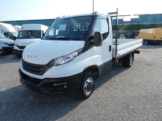 Vehicle image 1 / 14