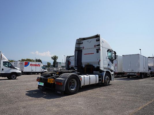Vehicle image 3 / 14