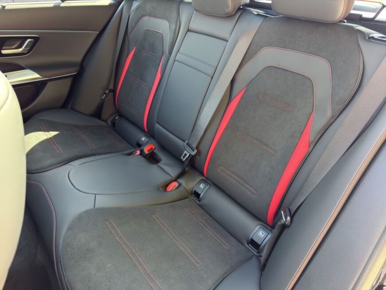 Mercedes-Benz E-Klasse – Bild 18