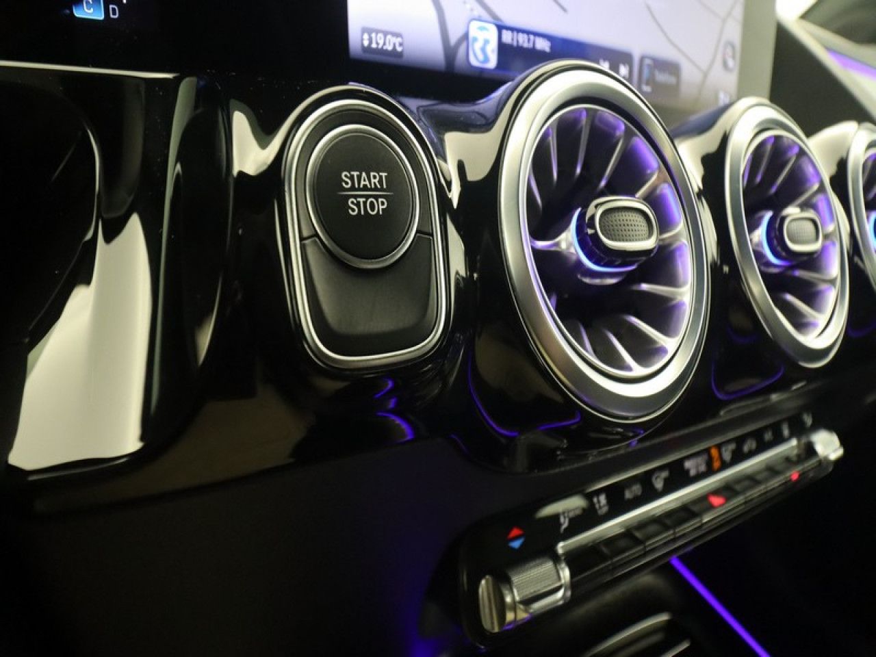 Imagem do veículo 12 / 18