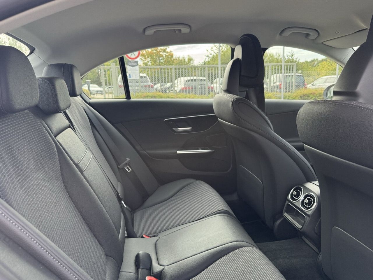 Mercedes-Benz C-Klasse – Bild 18