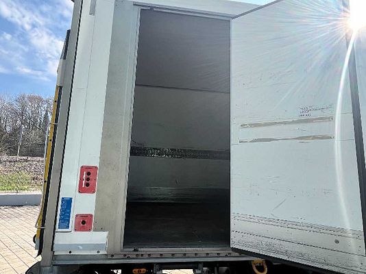 Vehicle image 13 / 15