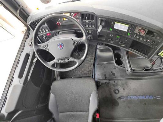 Vehicle image 8 / 12