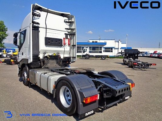 Vehicle image 4 / 14