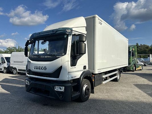 Vehicle image 1 / 14