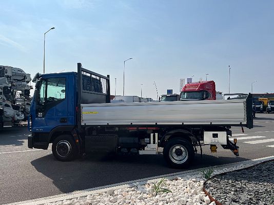 Vehicle image 5 / 14