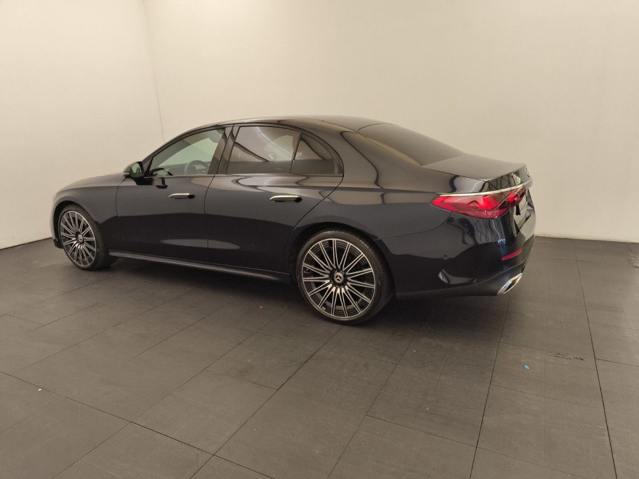 Mercedes-Benz E-Klasse – Bild 8