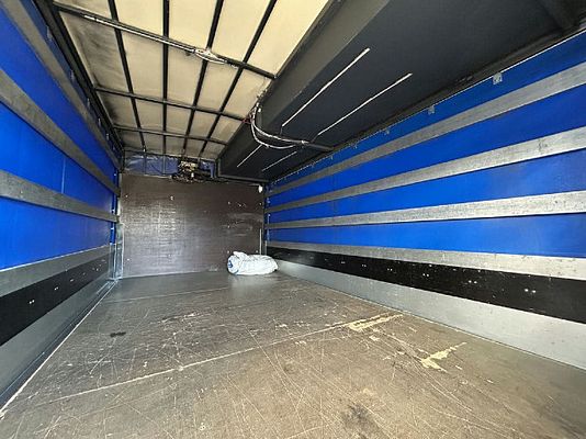 Vehicle image 6 / 19
