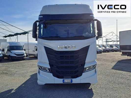 Vehicle image 3 / 18