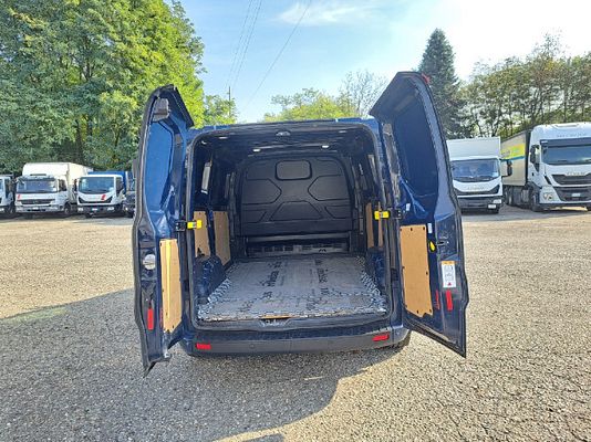 Vehicle image 8 / 13