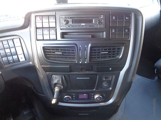 Vehicle image 10 / 15