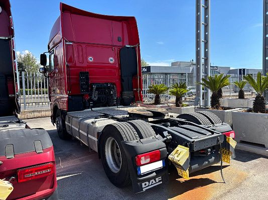 Vehicle image 4 / 5
