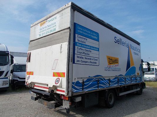 Vehicle image 3 / 12