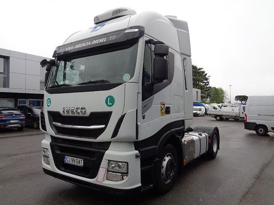 Vehicle image 1 / 15