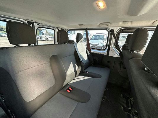 Vehicle image 7 / 15
