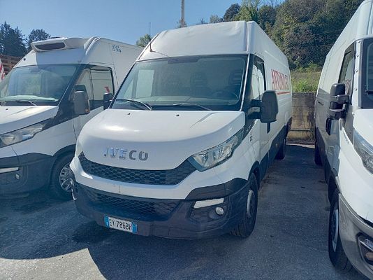 Vehicle image 1 / 5