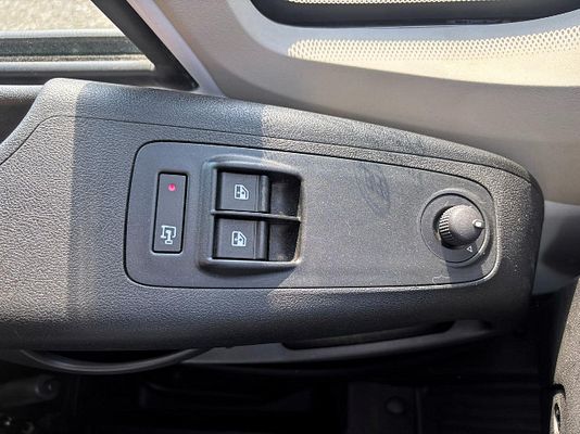 Vehicle image 12 / 15