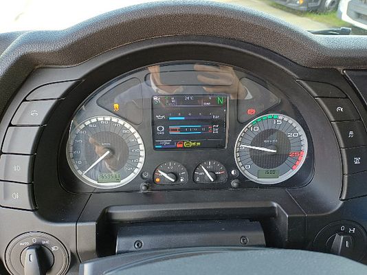 Vehicle image 12 / 13