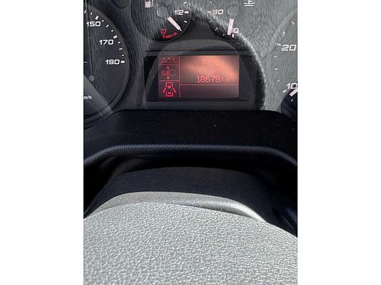 Vehicle image 5 / 7