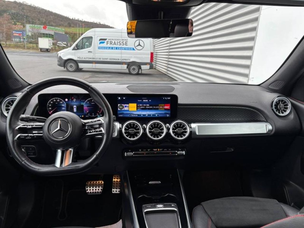 Photo du v&eacute;hicule 9 / 16