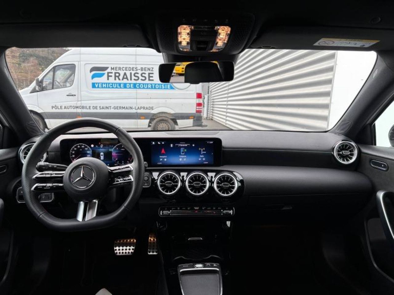 Photo du v&eacute;hicule 9 / 16