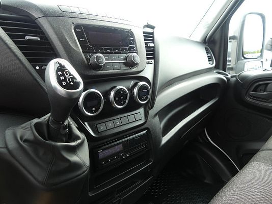 Vehicle image 7 / 7