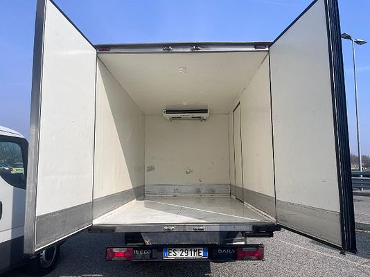 Vehicle image 13 / 17