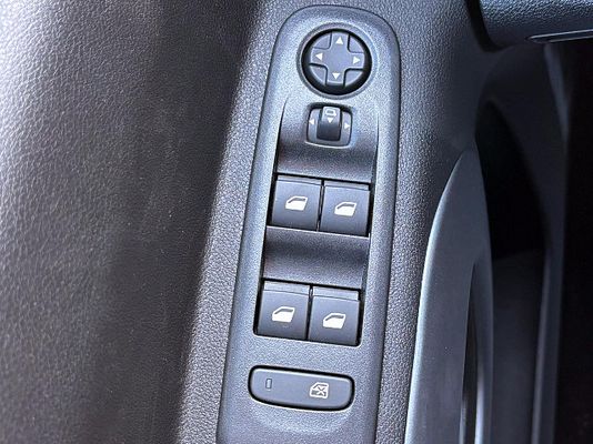 Vehicle image 13 / 15