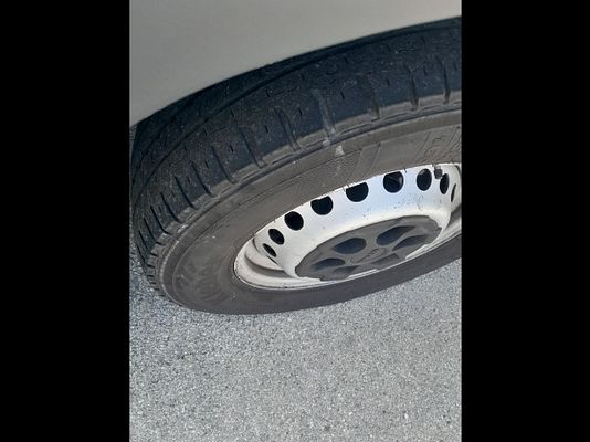 Vehicle image 9 / 17