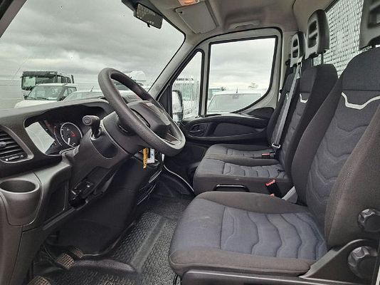 Vehicle image 7 / 11