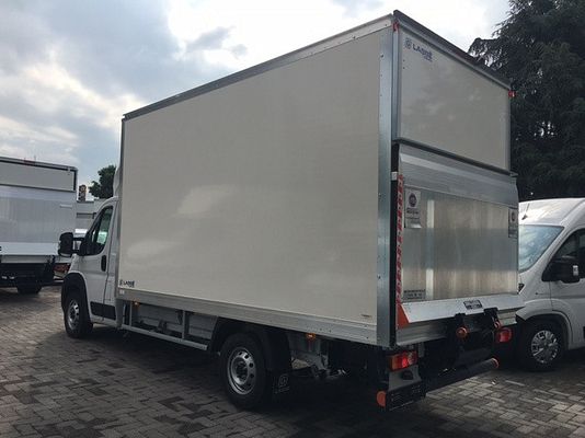 Vehicle image 4 / 9