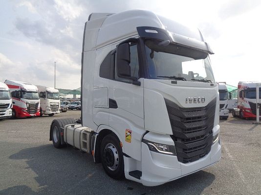 Vehicle image 1 / 15