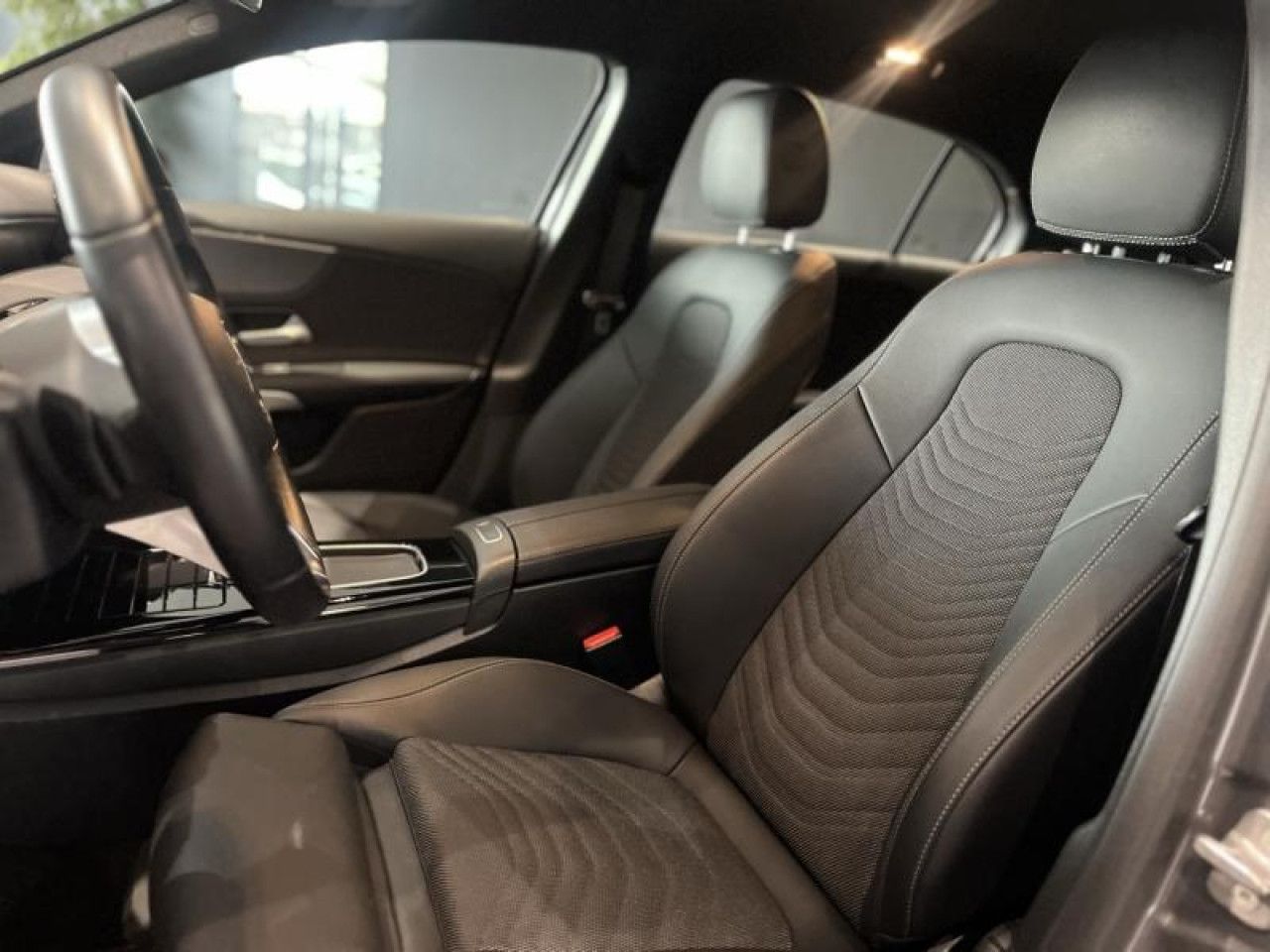 Photo du v&eacute;hicule 16 / 18