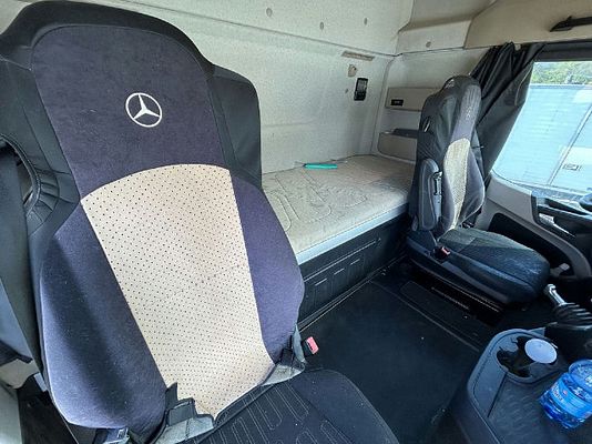 Vehicle image 3 / 15